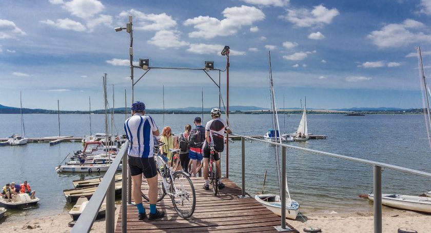Zdjęcie rodzinnej wycieczki rowerowej