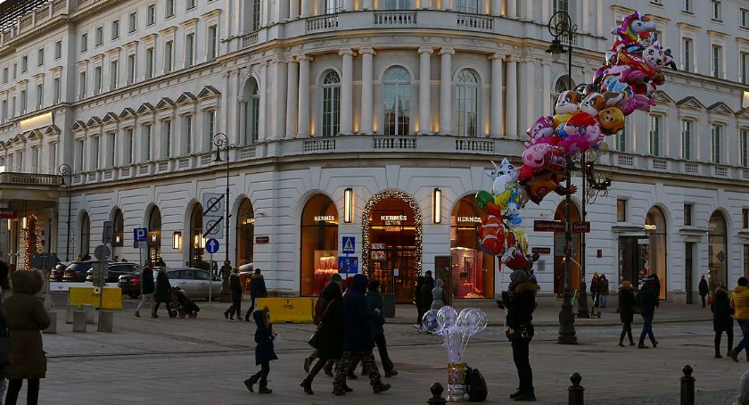 Krakowskie Przedmieście balonami stoi 