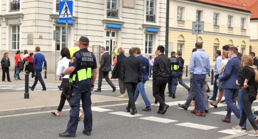 Akcja ewakuacja - funkcjonariusze Straży Miejskiej