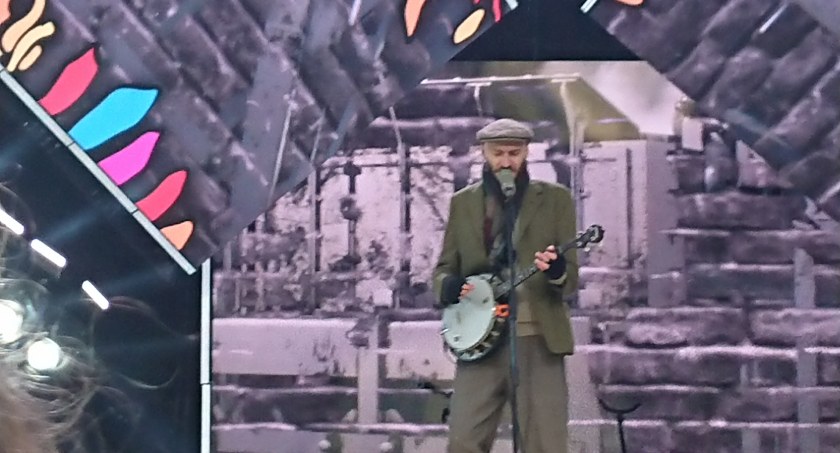 Andrzej Zamenhof, wokalista zespołu Hańba!. Zdjęcie od czytelnika.