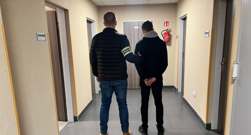 Oszust trafił do aresztu. Jego winę udowodni sąd. Źródło: srodmiescie.policja.gov.pl