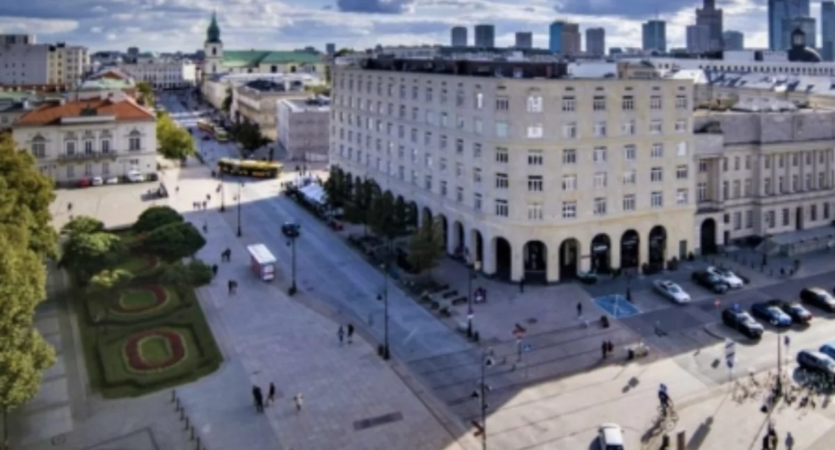 Ulice, Ostatni weekend samochodów Krakowskim Przedmieściu - zdjęcie, fotografia