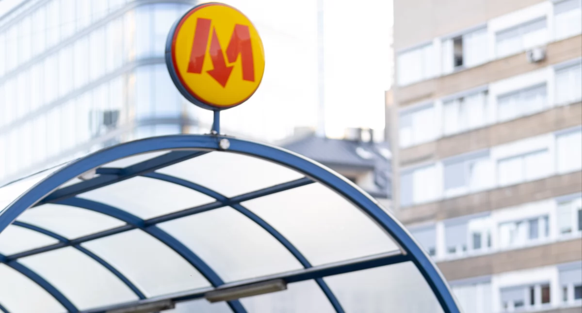 Komunikacja, METRO NIECZYNNE PRZEZ Warszawa przygotowuje komunikację zastępczą - zdjęcie, fotografia