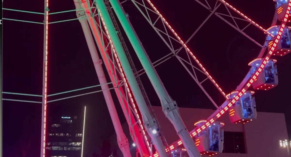 Aktualnosci , Diabelskie koło Pałacem Kultury Nauki stałe Ruszyła petycja sprawie - zdjęcie, fotografia