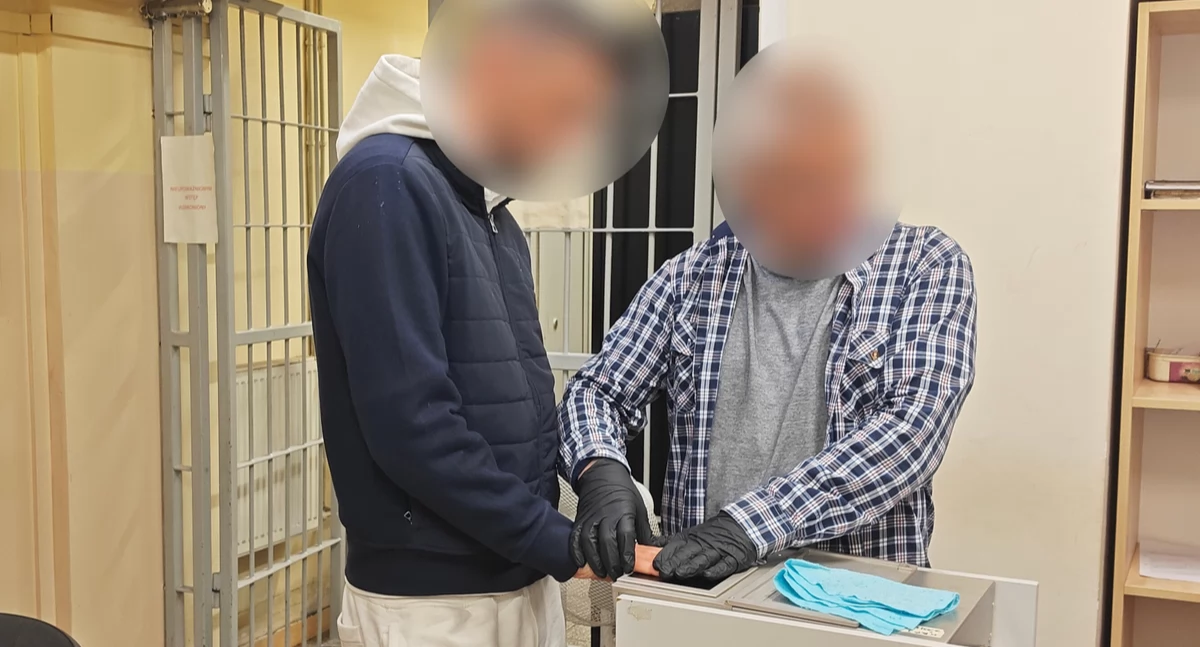 Działania służb, Tajemniczy latek danych ZATRZYMANY mieszkaniu narkotyki warte - zdjęcie, fotografia