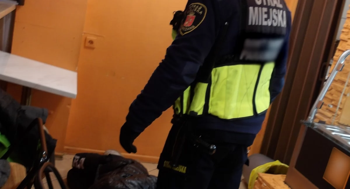 Działania służb, Nietrzeźwy złodziej zatrzymany przez straż miejską! - zdjęcie, fotografia