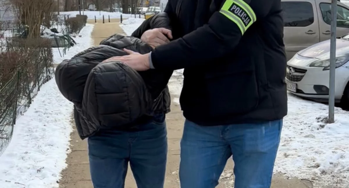 Działania służb, Włamywał centrum wykradał przedmioty Policja zatrzymała letniego mężczyznę - zdjęcie, fotografia