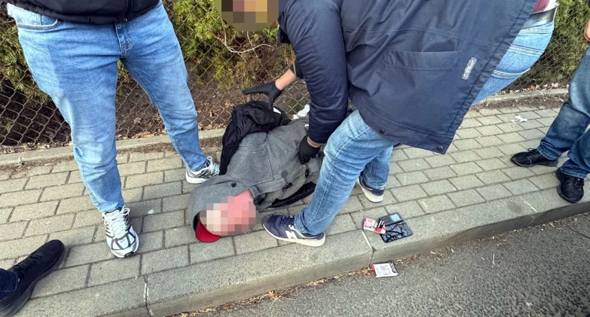 Działania służb, Oszust zatrzymany Warszawie Chciał wyłudzić złotych latki - zdjęcie, fotografia