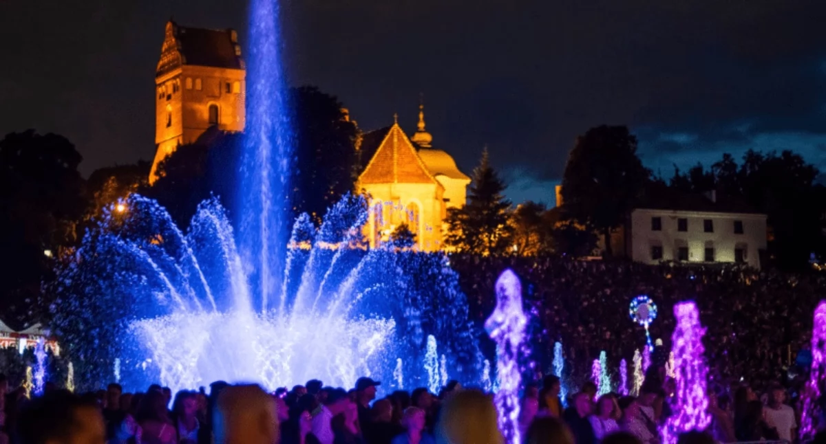 Warto zobaczyć, Pokazy fontann wracają Warszawy Idealny pomysł majówkę! - zdjęcie, fotografia