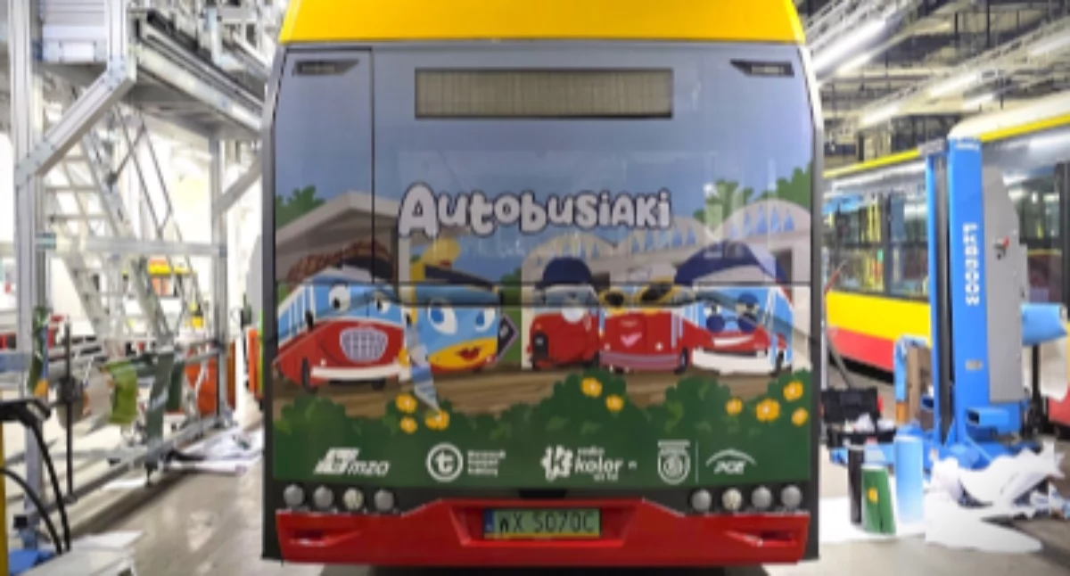 Komunikacja, Rodzinna wakacyjna atrakcja centrum Warszawy uruchamia specjalny autobus - zdjęcie, fotografia