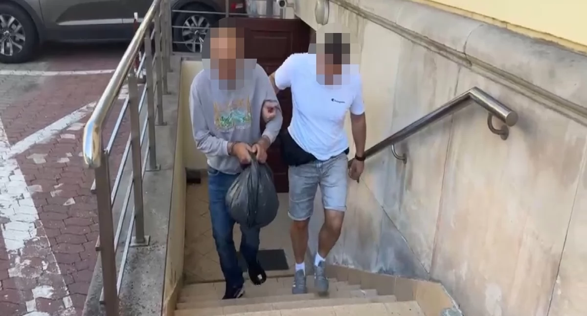 Działania służb, Koniec serii włamań Chmielnej Multirecydywista zatrzymany przez śródmiejskich policjantów - zdjęcie, fotografia