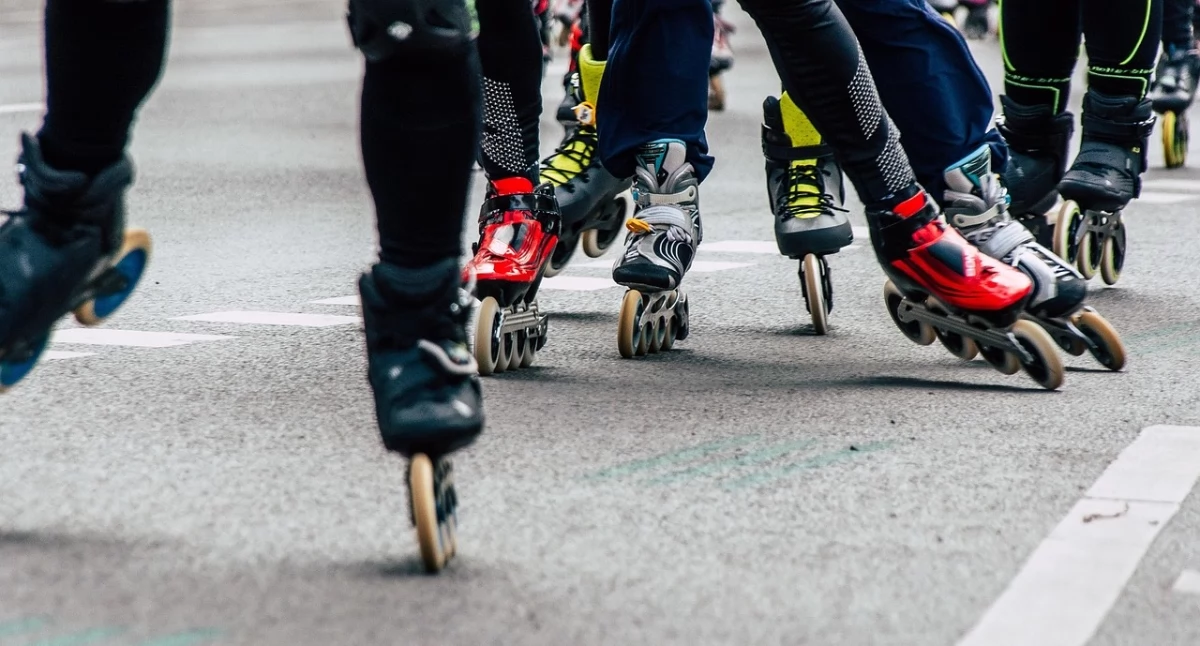 Sport, rolkach śladami Powstania Warszawskiego Nightskating Powstańczy Śródmieściu - zdjęcie, fotografia