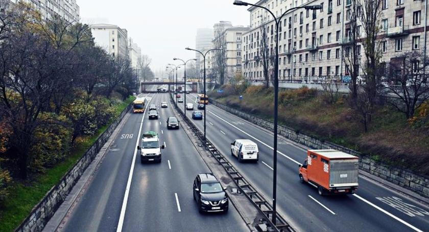 Zmiana nazwy ul. Lecha Kaczyńskiego na Trasę Łazienkowską nie odbędzie się