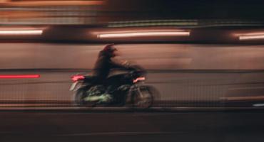 Czy skończą się głośne przejazdy samochodów i motocykli na Śródmieściu? Interpelacja do Radnego Dzielnicy 