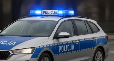 Wypadek na Rondzie Radosława. Starszy mężczyzna uderzył w motocyklistę i potrącił troje pieszych
