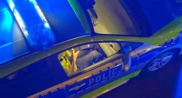 Upadek z Mostu Poniatowskiego w centrum Warszawy - mężczyzna trafił do szpitala
