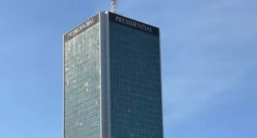 Łotysz wdarł się na dach warszawskiego hotelu. Zamiast więzienia – 2 tys. zł grzywny!