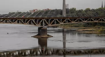 Spacerowicze zauważyli ciało na Wiśle. SŁUŻBY WYŁOWIŁY ZWŁOKI MĘŻCZYZNY