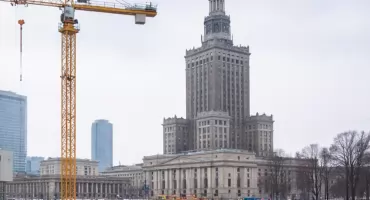 Nowa inwestycja kulturalna w centrum Warszawy - budowa trwa mimo mrozu