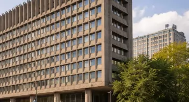 Warszawski żyletkowiec wpisany do rejestru zabytków. Kontrowersyjne projekty wstrzymane