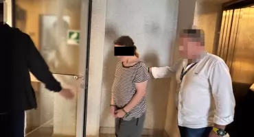 Agresja wobec policjanta w centrum Warszawy. Sprawczyni trafiła do aresztu