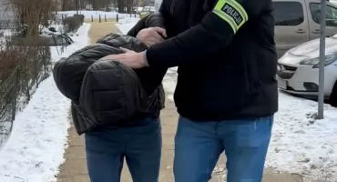 Włamywał się do aut w centrum i wykradał z nich przedmioty. Policja zatrzymała 39-letniego mężczyznę
