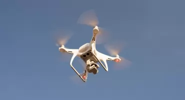 Latali dronem przy Pałacu Prezydenckim. Grozi im nawet 5 lat więzienia