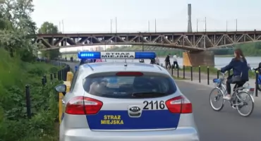 Awantura nad Wisłą w centrum Warszawy. Strażnik został zaatakowany