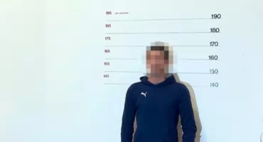Wskoczył na samochód i przeszedł po karoserii. Sąd zdecydował o areszcie